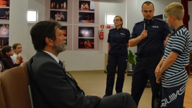 Tczew - "Bezpieczeństwo w ruchu drogowym" - policjanci zorganizowali debatę 