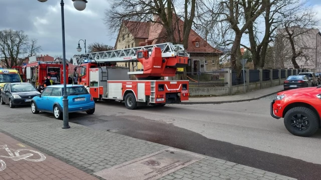 Tczew - Pożar przy ulicy nad Wisłą. Z budynku ewakuowano 6 osób
