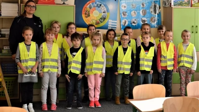 Tczew - Policjantka uczyła najmłodszych bezpieczeństwa