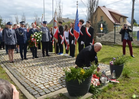 Tczew - "Pamięci nie da się zakopać w dołach". Upamiętnili ofiary Zbrodni Katyńskiej