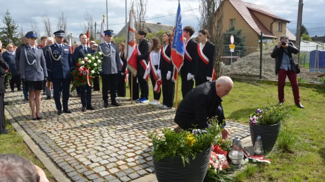 Tczew - "Pamięci nie da się zakopać w dołach". Upamiętnili ofiary Zbrodni Katyńskiej