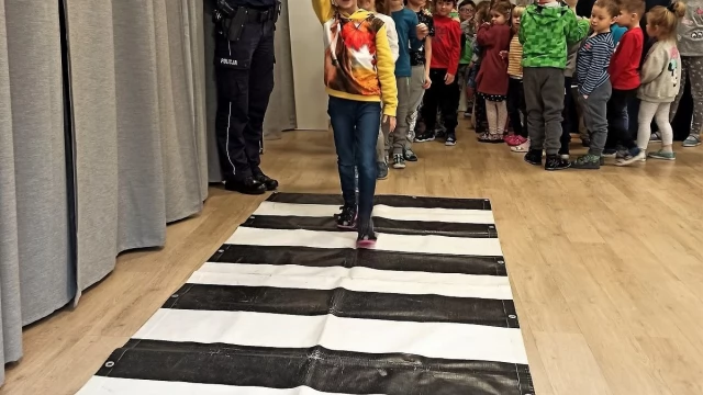 Tczew - Policjanci spotkali się z "żyrafkami" i "jeżykami"
