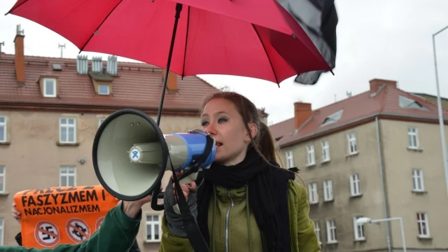 Tczew - Pikiety narodowców i środowisk antyfaszystowskich zakończyły się bijatyką