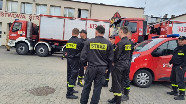 Tczew - Alarm przed możliwą powodzią. Pomorscy strażacy wyruszyli z Tczewa pomagać [WIDEO]