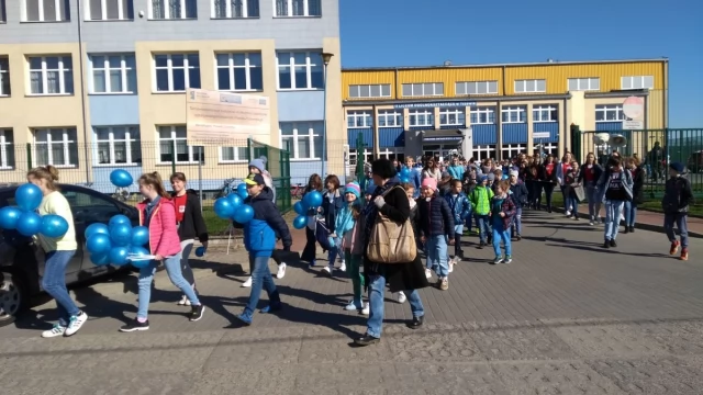 Tczew - Ulicami Tczewa przeszedł Marsz na Niebiesko