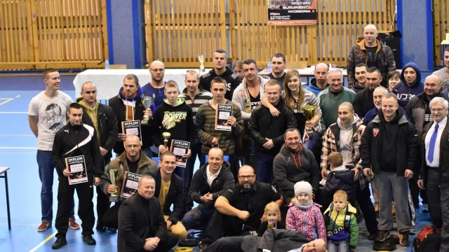 Tczew - 44 zawodników wyciskało sztangę