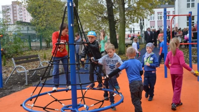 Tczew - Najmłodsi z "ósemki" mają już "radosny" plac zabaw