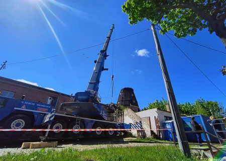 Tczew - Remont zabytkowego wiatraka. Pięcioramienne skrzydło zdemontowane