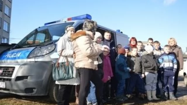 Tczew - Dzieci z wizytą u policjantów. Były pogadanki i zwiedzanie 