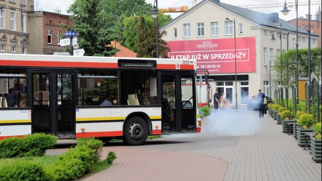 Tczew - Atak terrorystyczny na autobus - negocjacje przed ratuszem