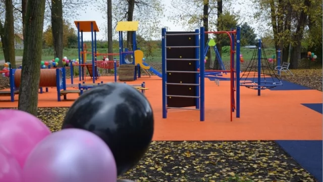 Tczew - Najmłodsi z "ósemki" mają już "radosny" plac zabaw