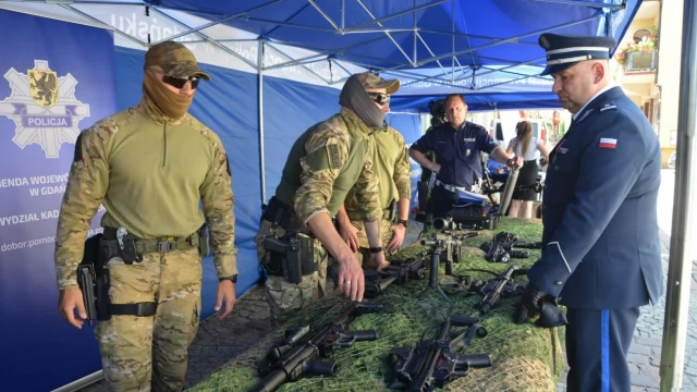Tczew - Policjanci z całego województwa świętowali w Tczewie