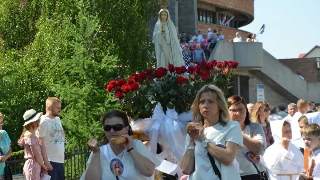 Tczew - Boże Ciało. Wierni na ulicach Tczewa