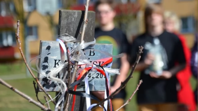 Tczew - Przy Dębie Katyńskim uczczono ofiary katastrofy z 2010 roku