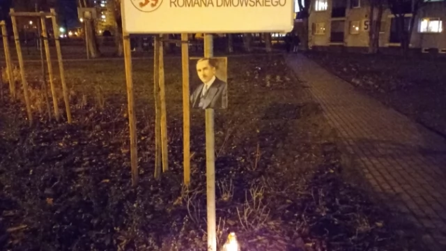 Tczew - Pierwsze uroczystości na Skwerze Dmowskiego. Organizatorzy: Oczekujemy TABLICY PAMIĘCI na skwerze