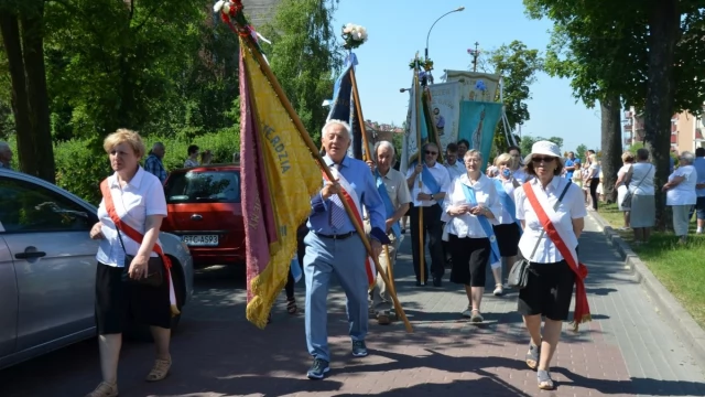 Tczew - Boże Ciało. Wierni na ulicach Tczewa