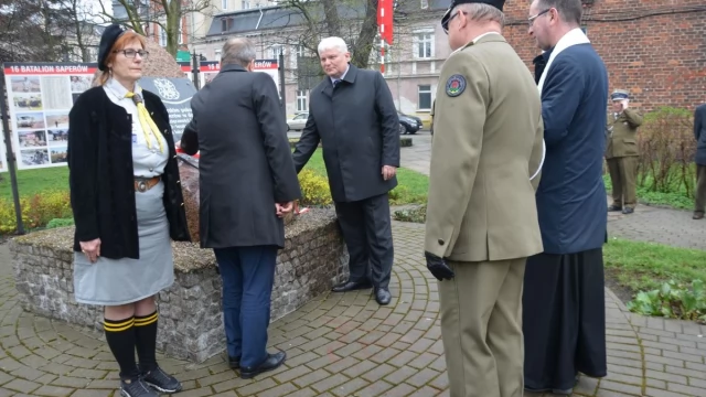 Tczew - Saperzy, którzy zginęli przy rozminowywaniu Tczewa, upamiętnieni