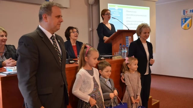 Tczew - Malunki przedszkolaków trafiły na kartki promocyjne