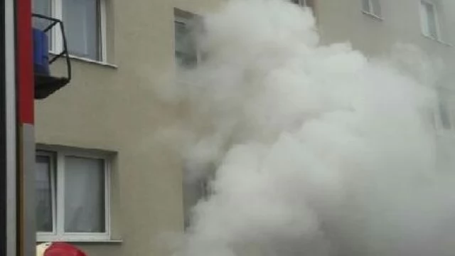Tczew - Pożar na Saperskiej. Mężczyzna znaleziony w piwnicy w ciężkim stanie, jest więcej poszkodowanych