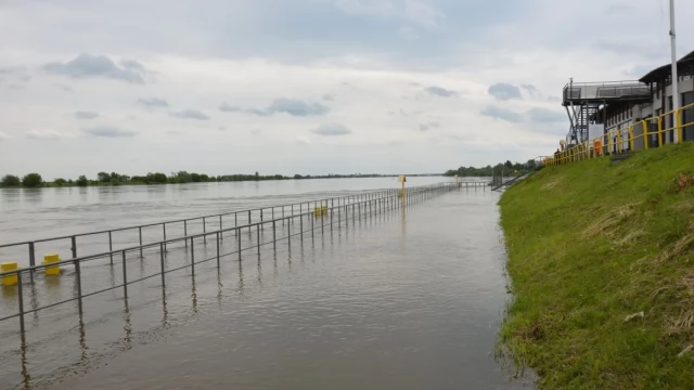 Tczew - Pogotowie przeciwpowodziowe dla Tczewa, przerwane prace na Moście Tczewskim