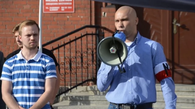 Tczew - Manifestacja przeciw przyjmowaniu uchodźców. Nie zabrakło radykalnych haseł