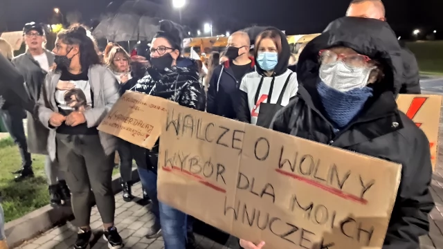 Tczew - Tczewianie znowu wyszli na ulice. #StrajkKobiet [WIDEO]