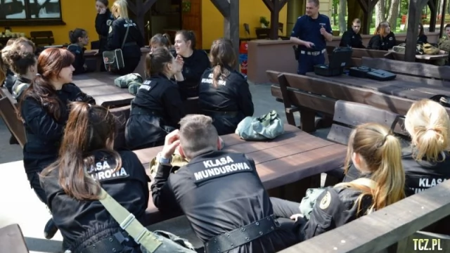 Tczew - Policjanci spotkali się z uczniami klas mundurowych