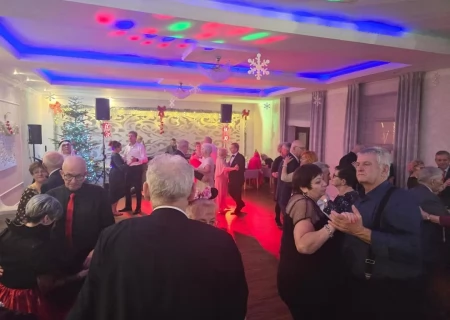Tczew - Tczewscy seniorzy z przytupem witali 2025 rok