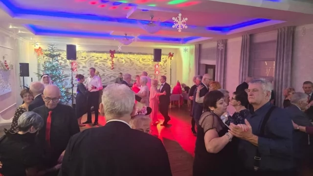 Tczew - Tczewscy seniorzy z przytupem witali 2025 rok