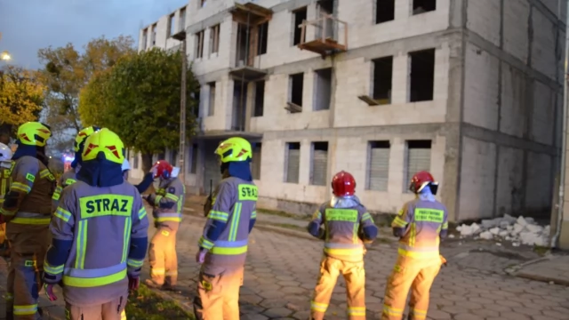 Tczew - Ale wieje! Runął fragment ściany budowanej kamienicy [WIDEO]