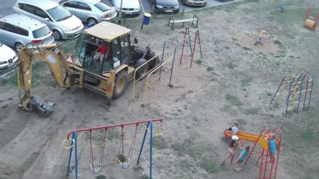 Tczew - Parafia nie chce śmietnika na swoim terenie. Nowy budują na placu zabaw