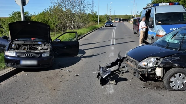 Tczew - Trzy rozbite auta, trzy osoby w szpitalu