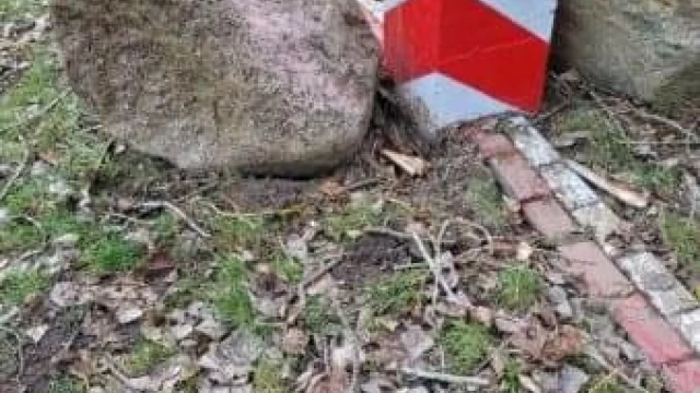 Tczew - Drzewa runęły obok pomnika upamiętniającego jedną z pierwszych ofiar wojny