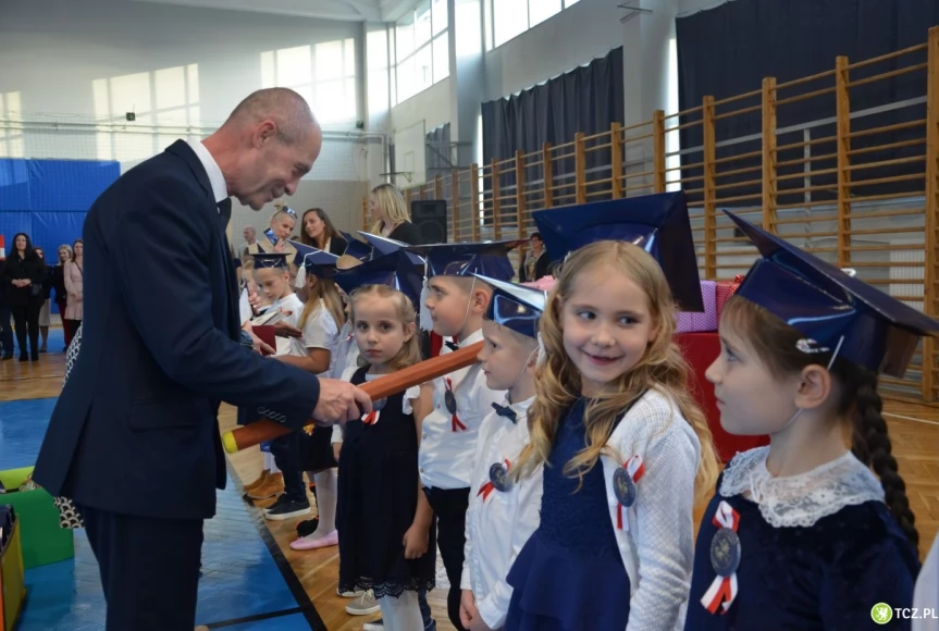 Tczew - Pasowanie na ucznia w Szkole Podstawowej nr 4