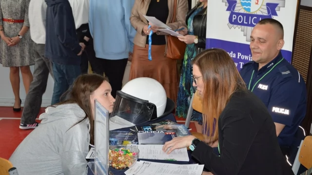 Tczew - Policjanci zapraszają do wstąpienia w swoje szeregi