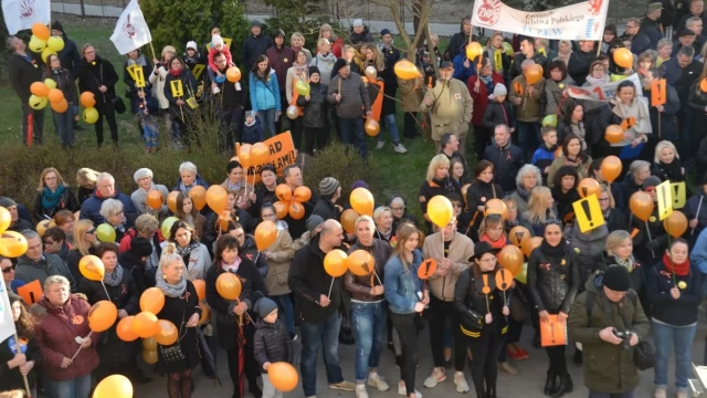 Tczew - Manifestacja pod delegaturą kuratorium. "Oświata stoi nad przepaścią"
