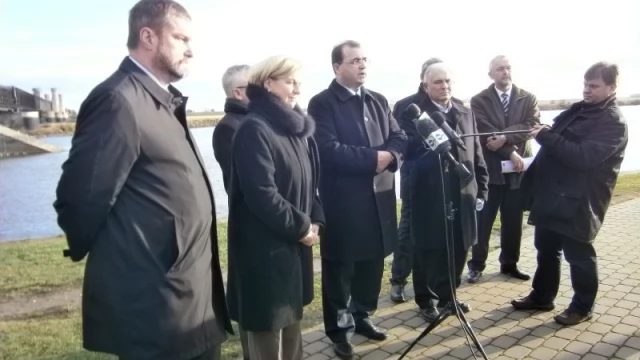 Tczew - Anna Fotyga i Andrzej Jaworski (PiS) odwiedzili Tczew. Tematem spotkania - most