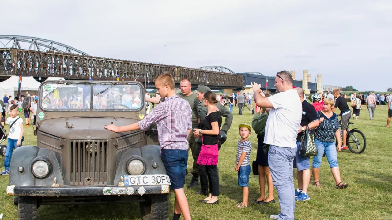 Tczew - Piknik historyczno - militarny na bulwarze