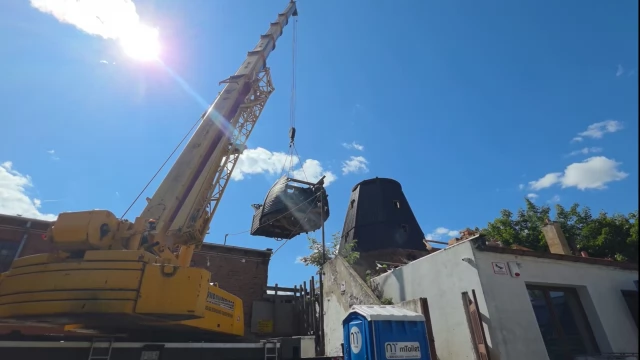 Tczew - Czapa wiatraka wróciła na swoje miejsce