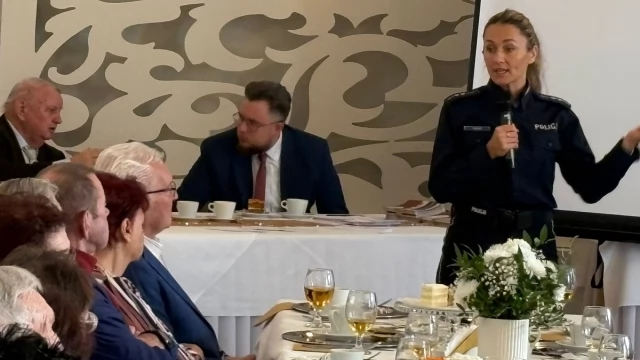 Tczew - Nie daj się oszukać! Policjantka z Tczewa przestrzegała seniorów