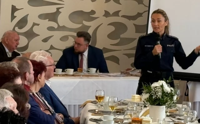 Tczew - Nie daj się oszukać! Policjantka z Tczewa przestrzegała seniorów