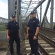 Tczew - 2,5 promila i szedł prosto pod koła pociągu. Policjanci uratowali go w ostatniej chwili