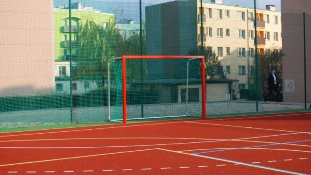 Tczew -  Otworzyli boisko przy gniewskiej podstawówce