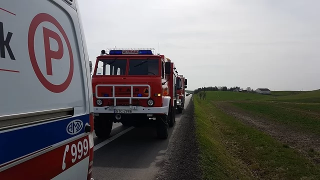 Tczew - Szprudowo. Dachowanie - jedna osoba trafiła do szpitala