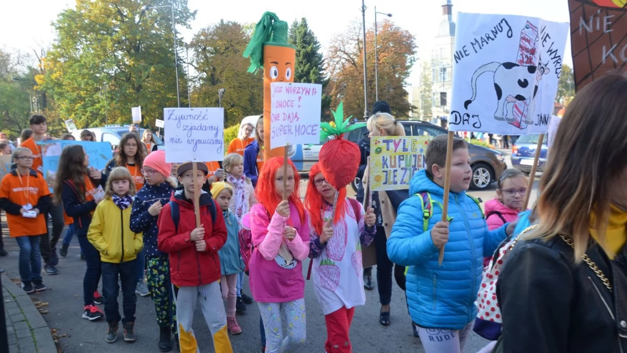 Tczew - Manifest przeciwko marnowaniu jedzenia w Tczewie