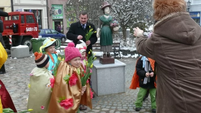 Tczew - Figura "zeszła" z dachu. Wiosna, ach to ty?