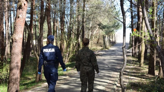 Tczew - Policjanci z dronami i w Black Hawku. A na Mierzei i Półwyspie stałe posterunki