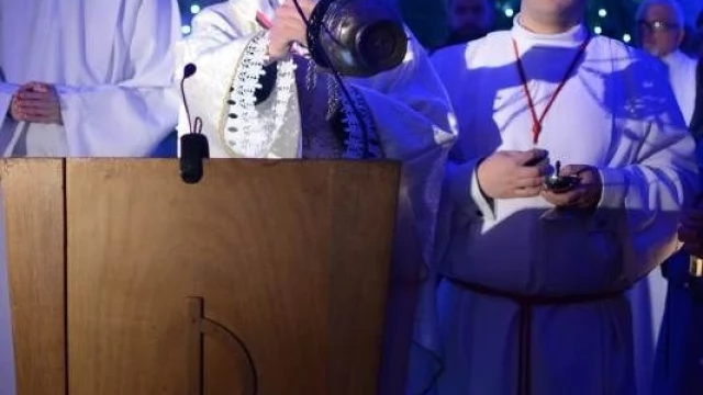 Tczew - Żłóbek w kształcie serca, tort i "sto lat" - czyli pasterka w kościele szkolnym