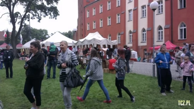 Tczew - Jarmark Cysterski przyciągnął amatorów staroci, dobrego jadła i napitku