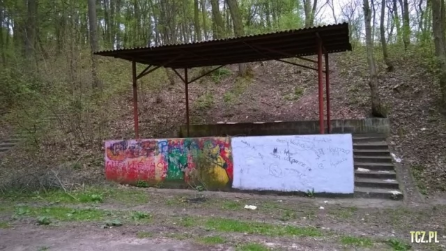 Tczew - Gniewscy gimnazjaliści odnowili scenę w parku miejskim